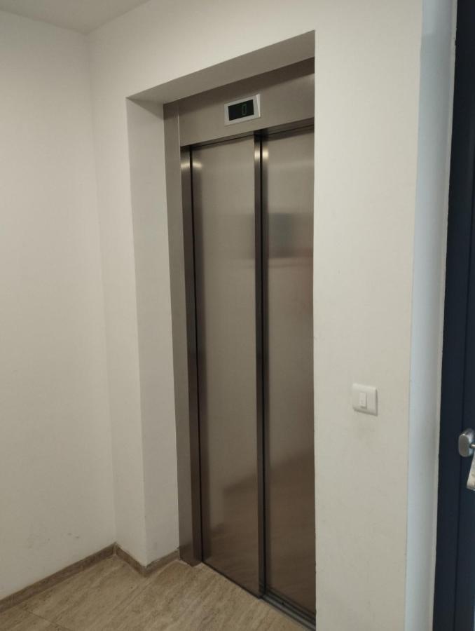 Enjoy Pula - New Apt With Terrace And Free Parking Garage Exterior foto
