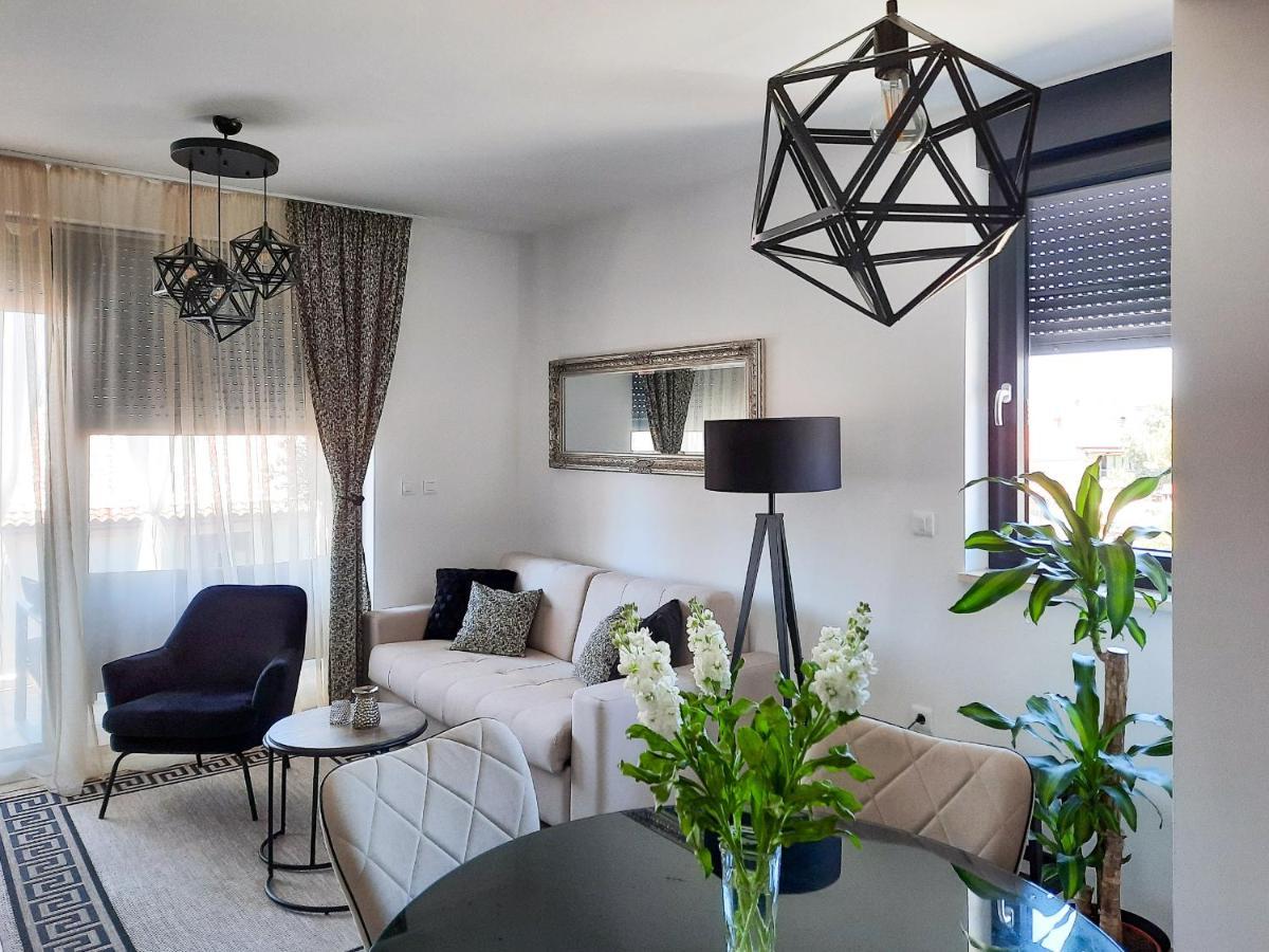 Enjoy Pula - New Apt With Terrace And Free Parking Garage Exterior foto